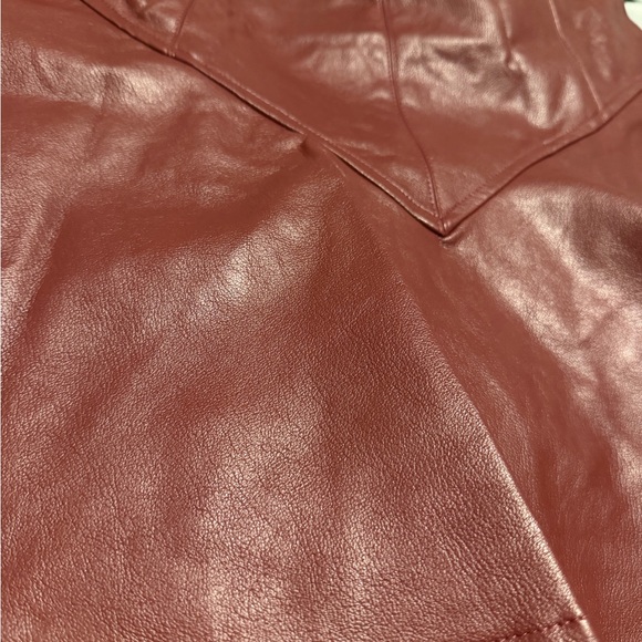 PU High-Waisted Flared Mini Skir (burgondy) - Picture 6 of 6